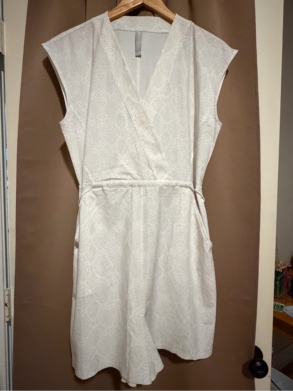Athleta Cream/White snake print  romper size small